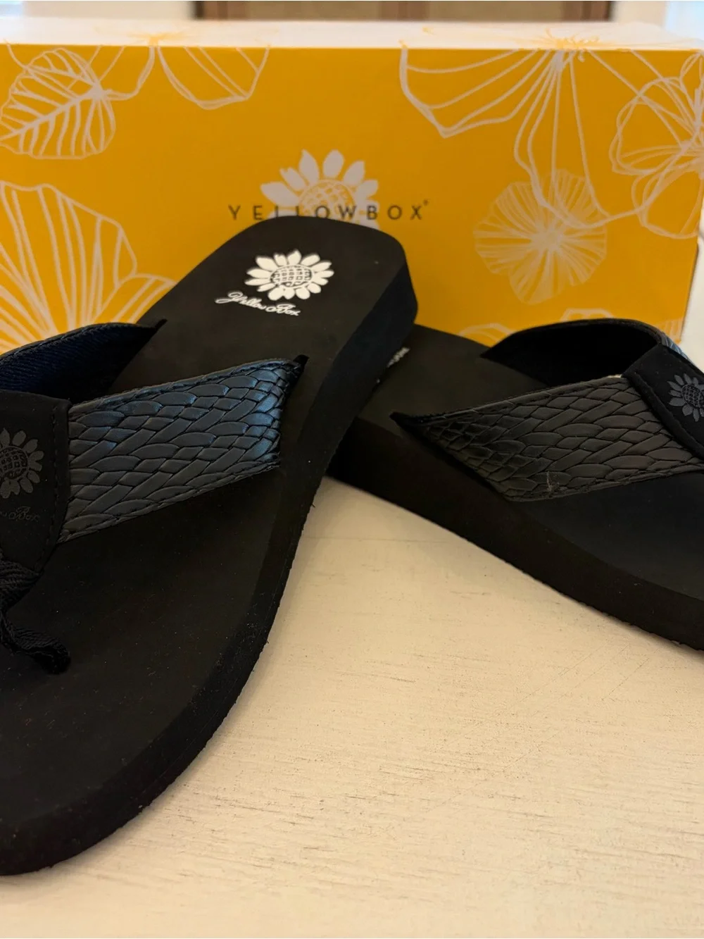 Yellow Box Black Textured Strap Flip Flop Sandals 7 - Picture 2 of 3